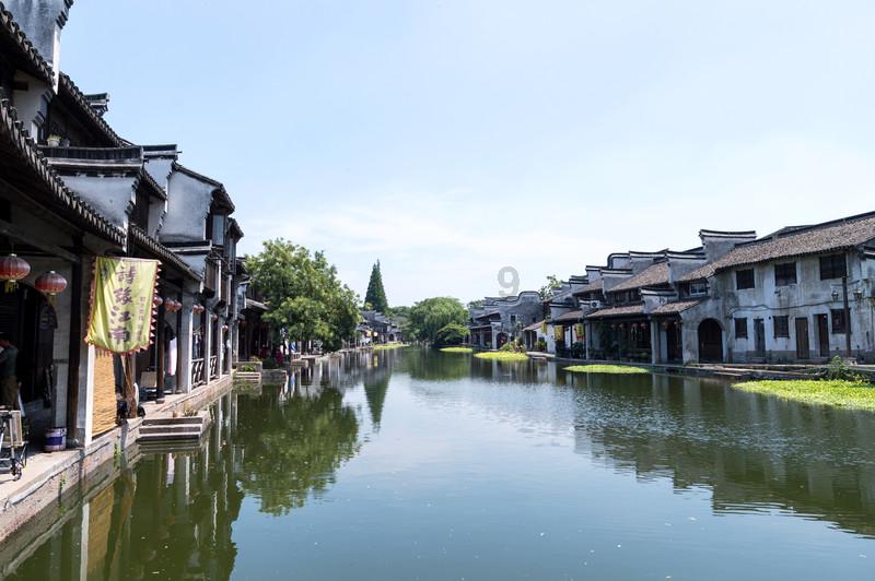 逃离违建房屋9